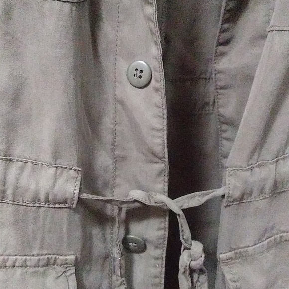 Vest - Picture 3 of 4